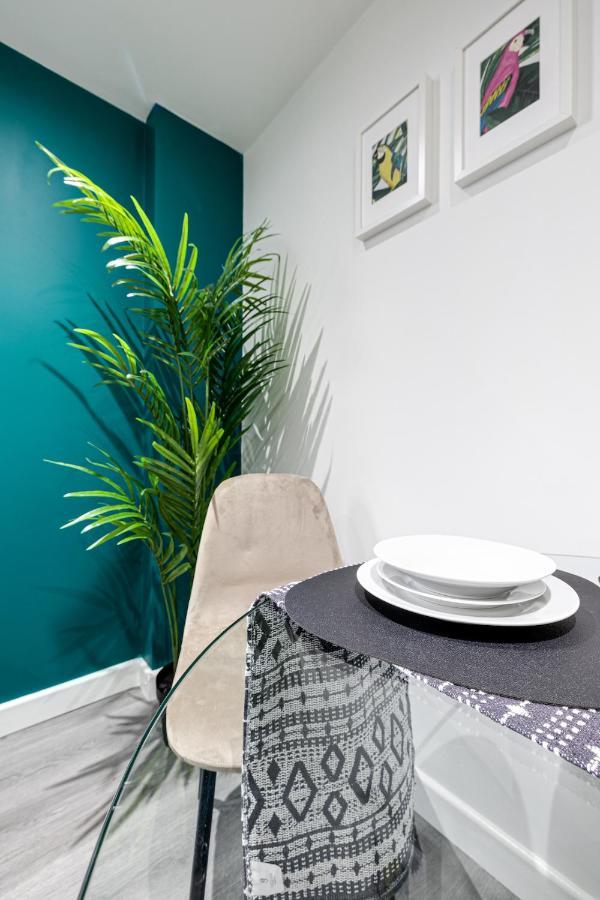 Cosy Modern Apt In Heart Of Stockport - Sleeps 4 Appartamento Esterno foto